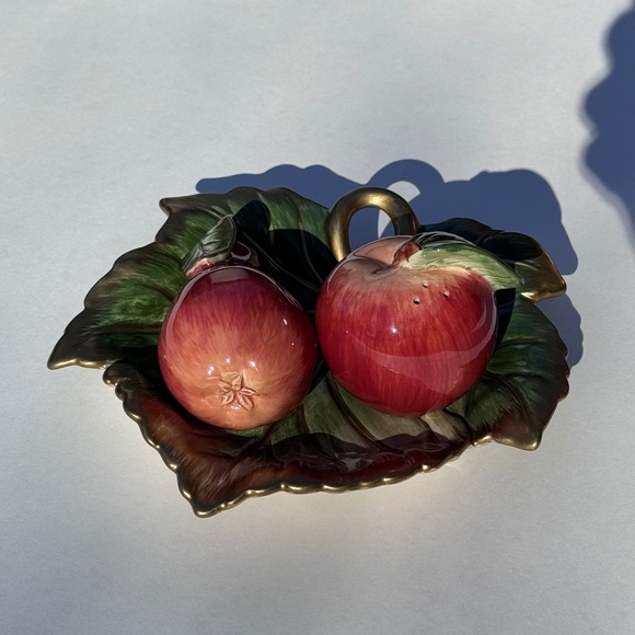 Fitz & Floyd Pear and apple Fall Salt/pepper shakers - Picture 8 of 9